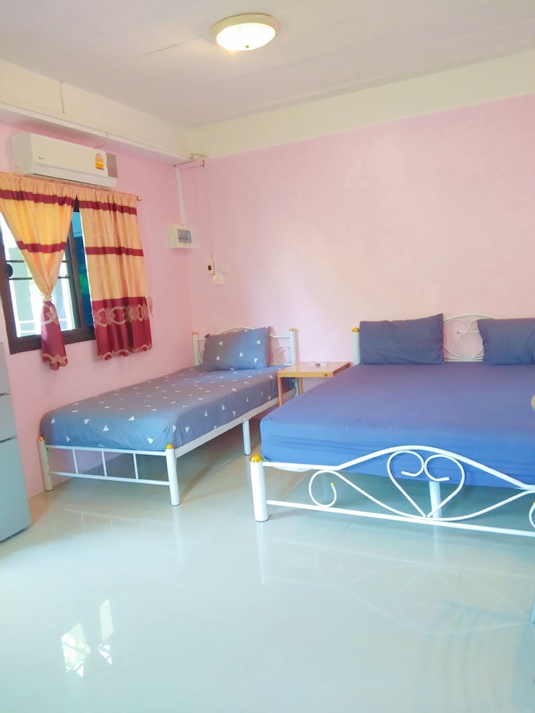 Chomlay Restaurant & Room for Rent