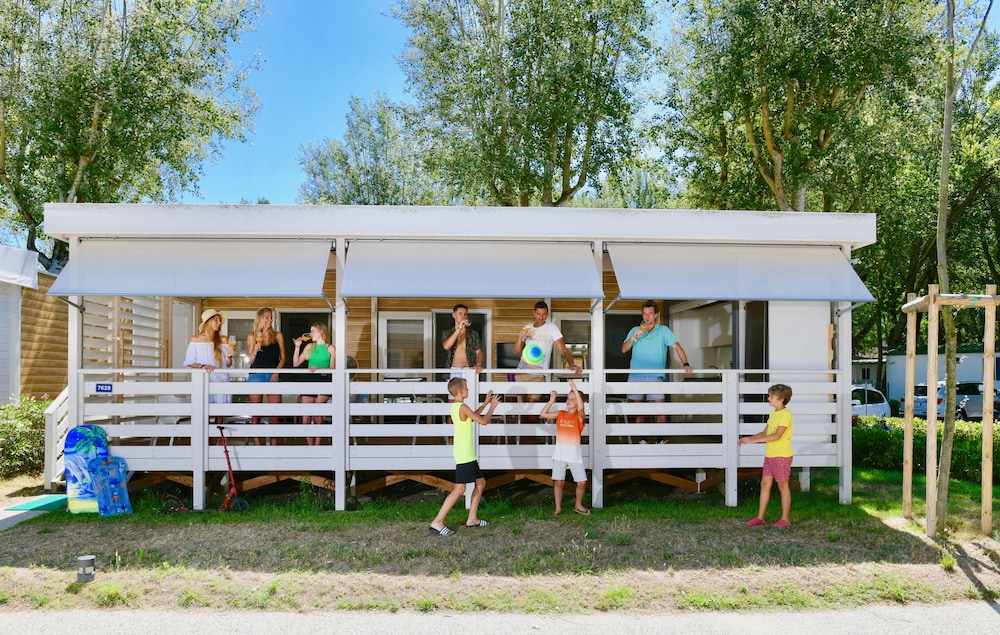 Isamar Holiday Village