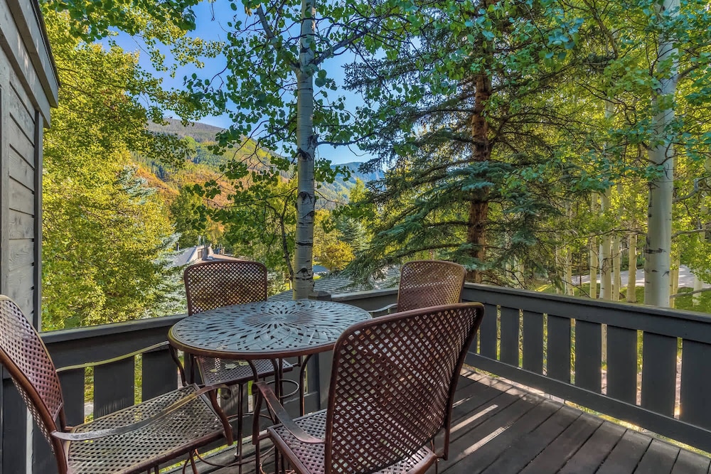 Evergreen Escape Home for 12