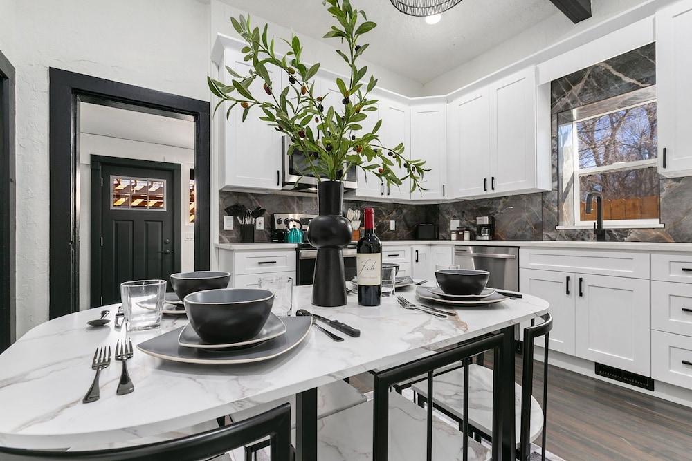 Old Town Retreat w/ Hot Tub Perfect for Groups!
