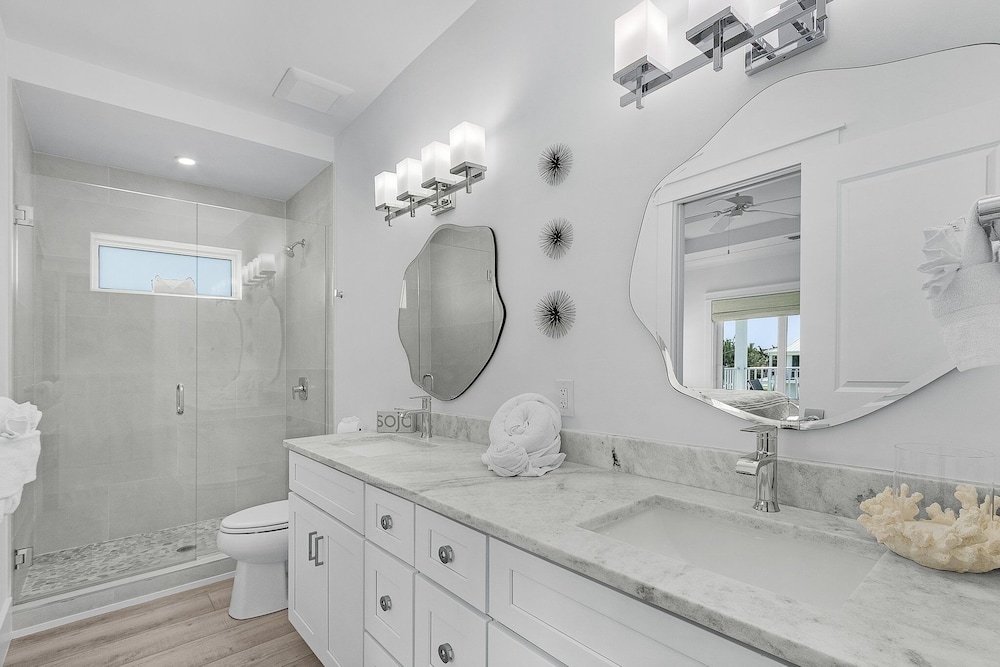 673 White Sands Retreat: Bay Views, Pool, Elevator 5 Bedroom Home