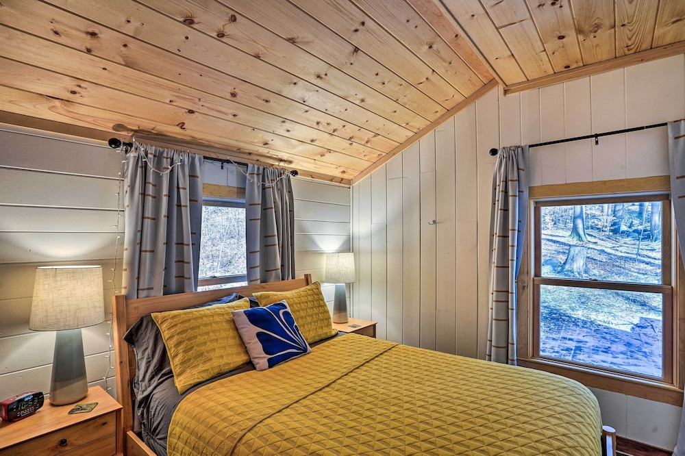 Brattleboro Vacations - Cozy Falls Brook Cabin: Hike  Swim On-site! - Property Image 4