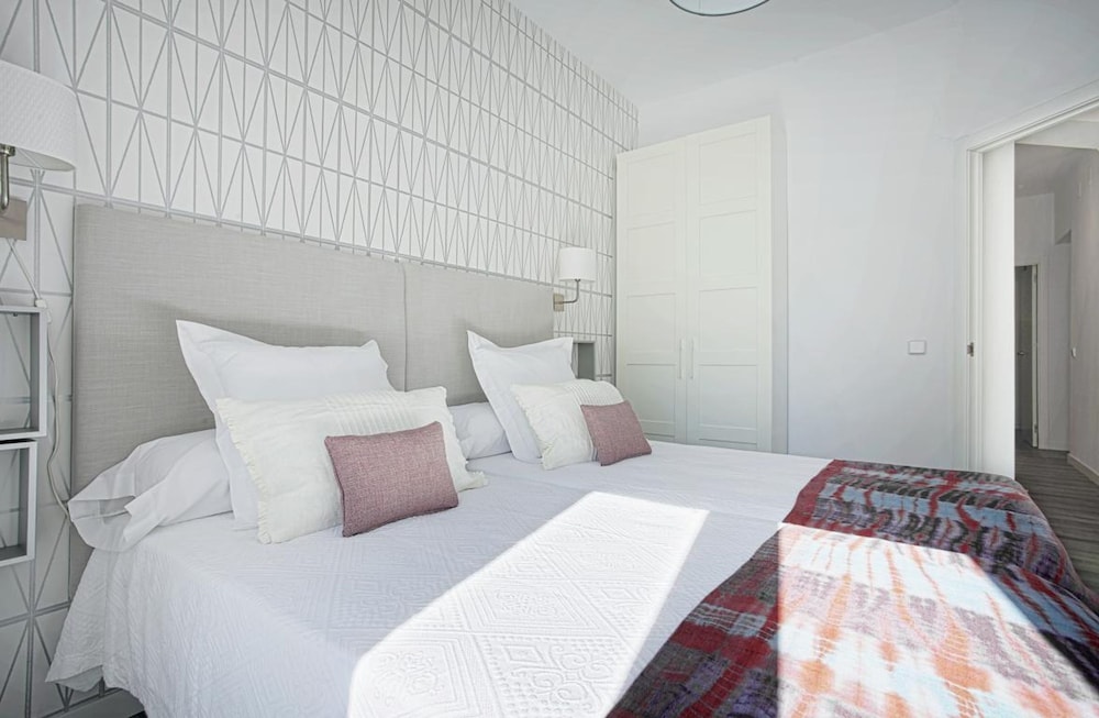 Exclusive 3BD Apartment Near Reina Sofia Museum Reina Sofia II