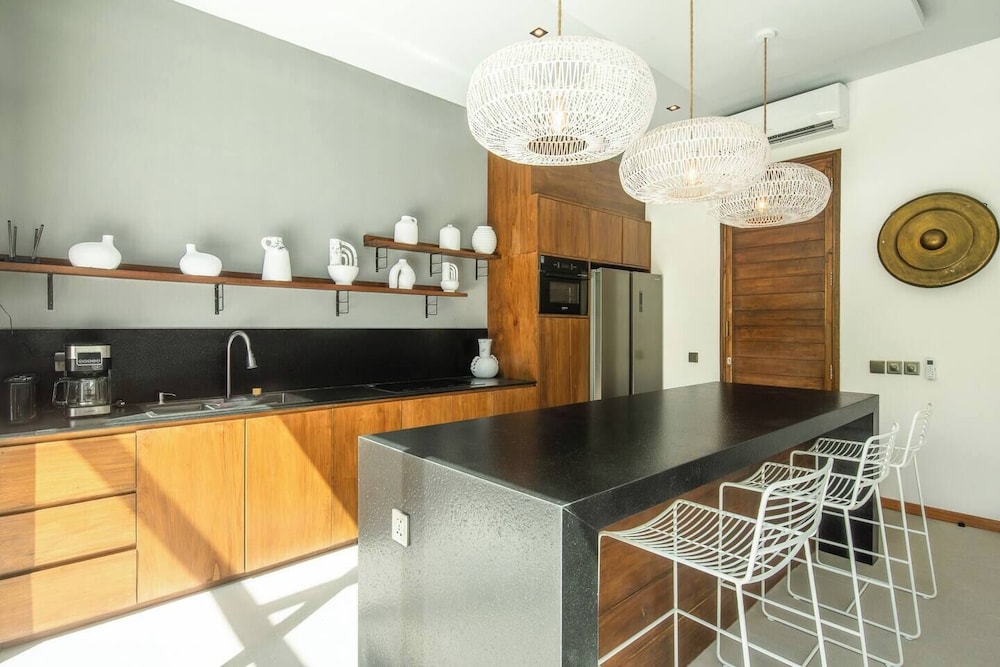 Modern 3BR Villa Enclosed Living