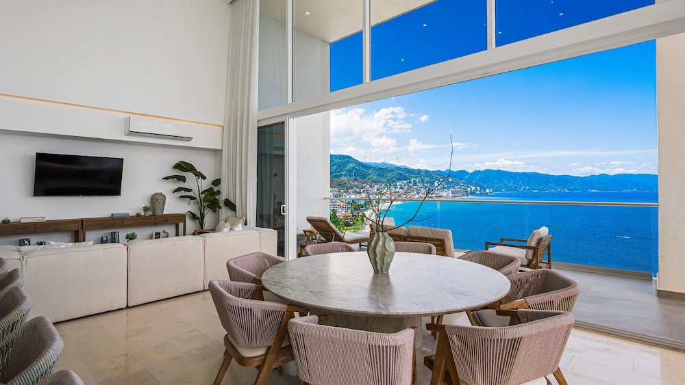4BR Luxury Penthouse with Ocean Views