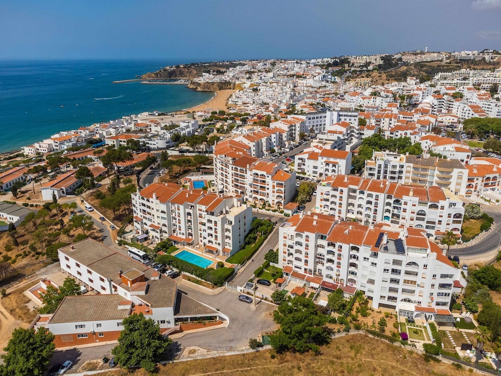 Sea View Central Town 2 Bedroom Apartment