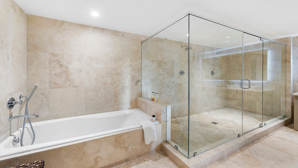 Luxury Vacation Rentals at 1 Hotel & Homes by LRMB