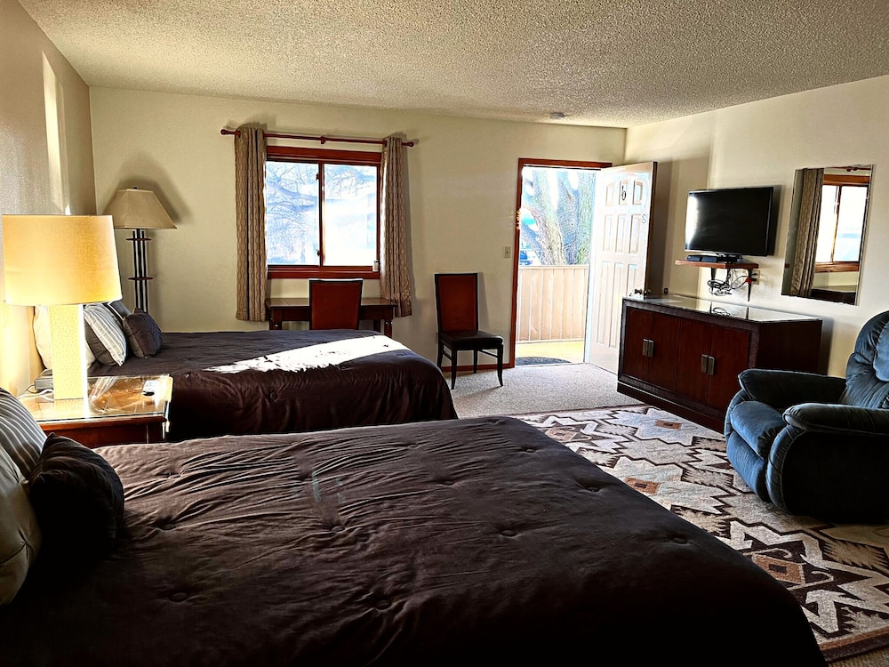 Furnas County Lodging view 2