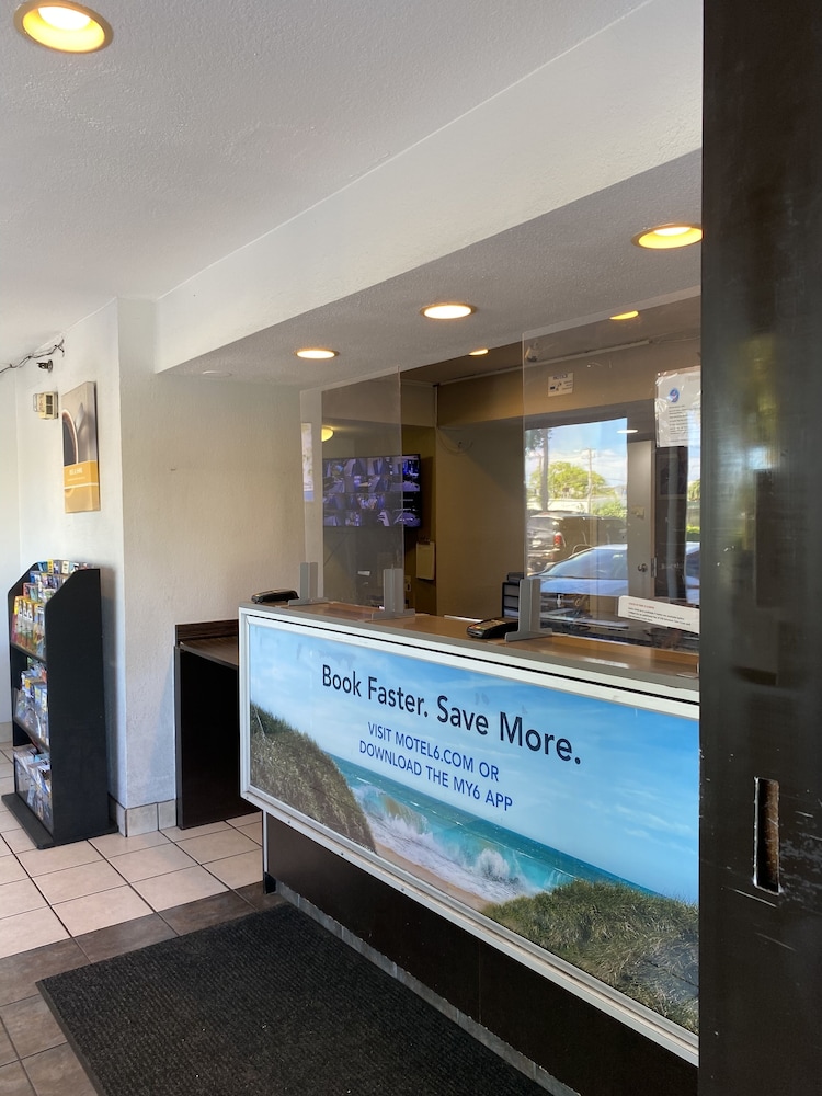 Motel 6 Lantana, FL