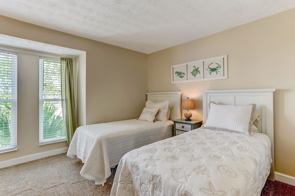 Fernandina Shores Condo with Private Balcony and Access to Pool by RedAwning view 5