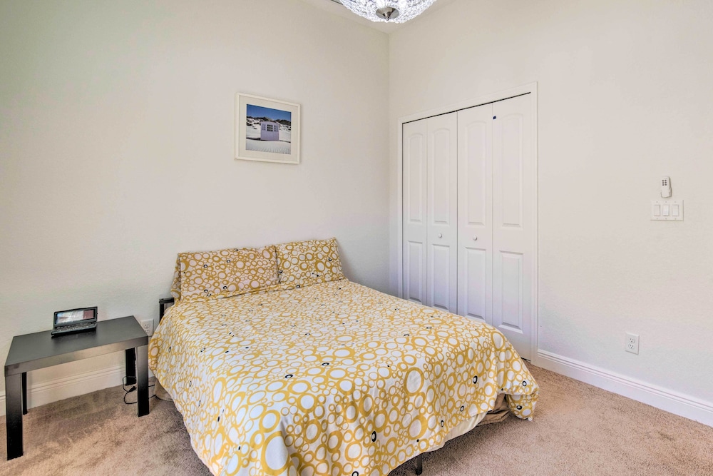 Sleek Tavares Condo 3 Miles to Downtown view 3