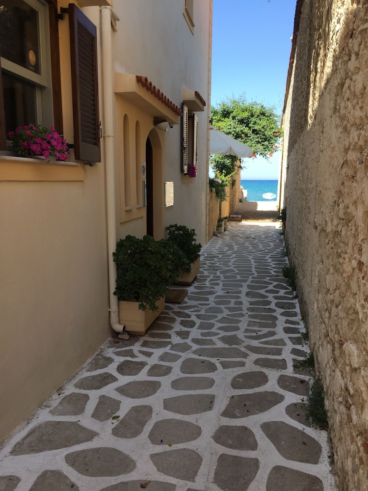 Asterias Studios Apartments
