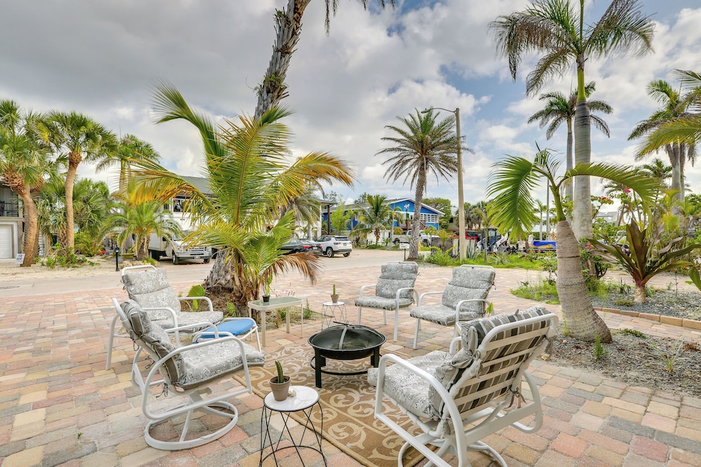 Walk to Beach: Fort Meyers Home w/ Patio!