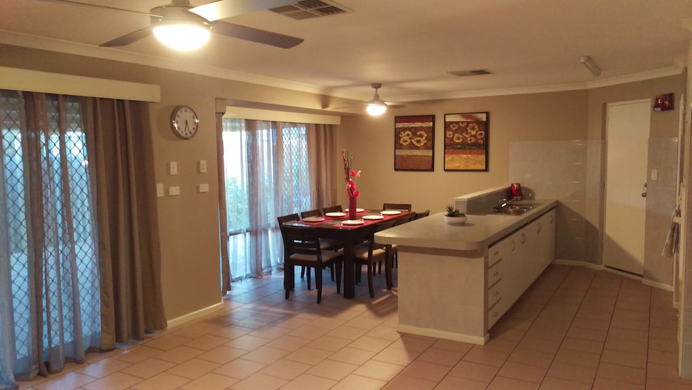 The Quiet Family Getaway In Bassendean view 3