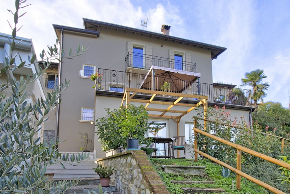 Sole Priscilla House- Terrace & parking