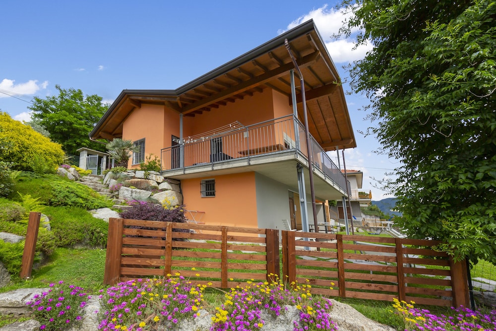 Villa Laura Private Pool and Garden view 2