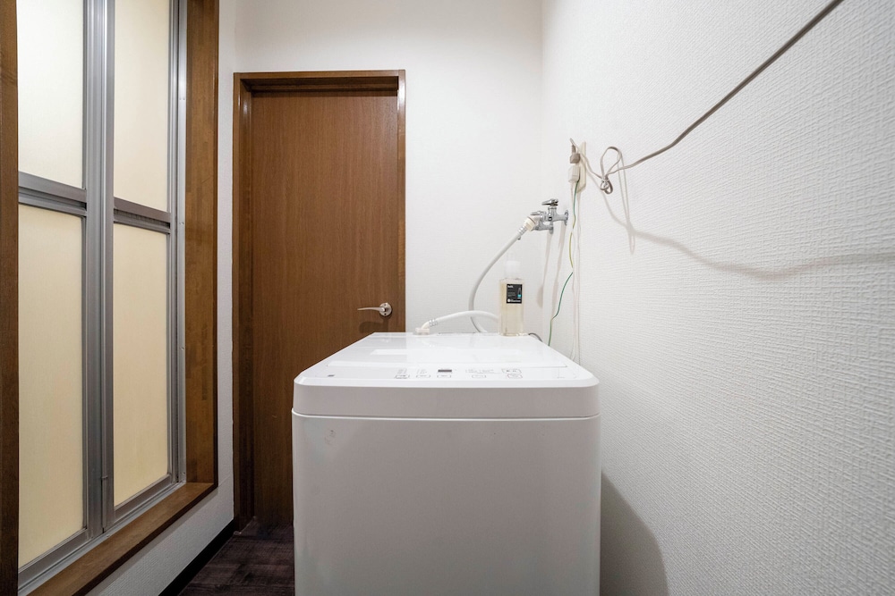 SILK COURT 403
