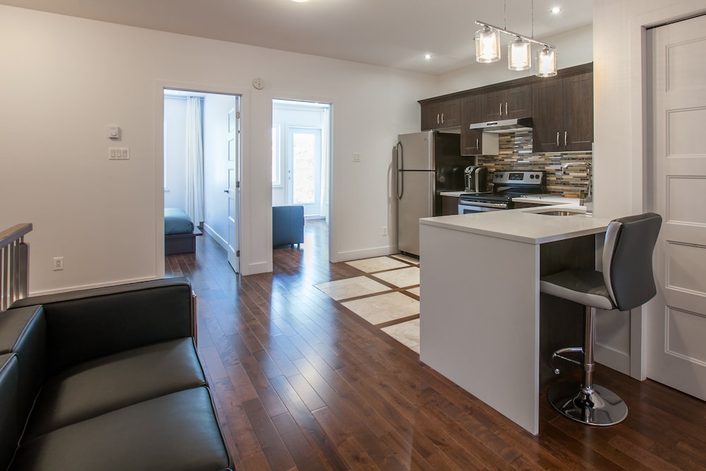 LMVR - LuxApt 3 - 7 bedrooms 2 bathrooms