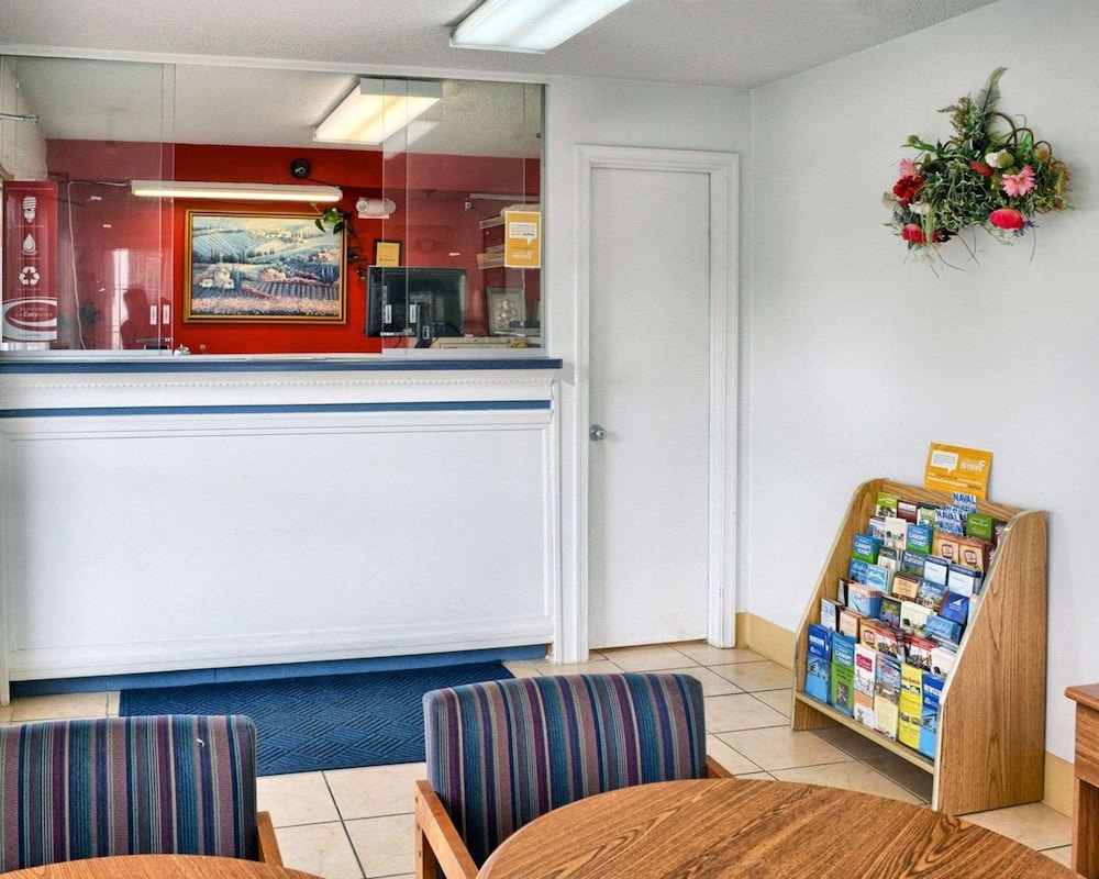 Econo Lodge Ruther Glen view 2