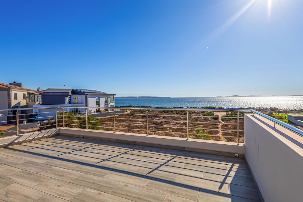 Seasons of Serenity, Langebaan 8-sleeper