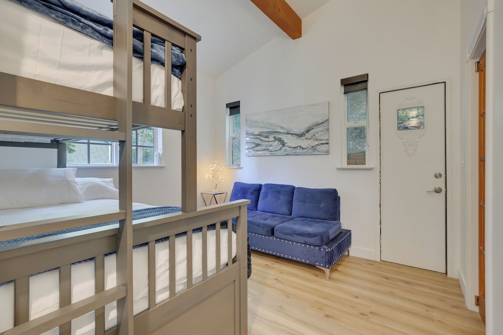 Lake Arrowhead Hideaway w/ Deck & Hot Tub