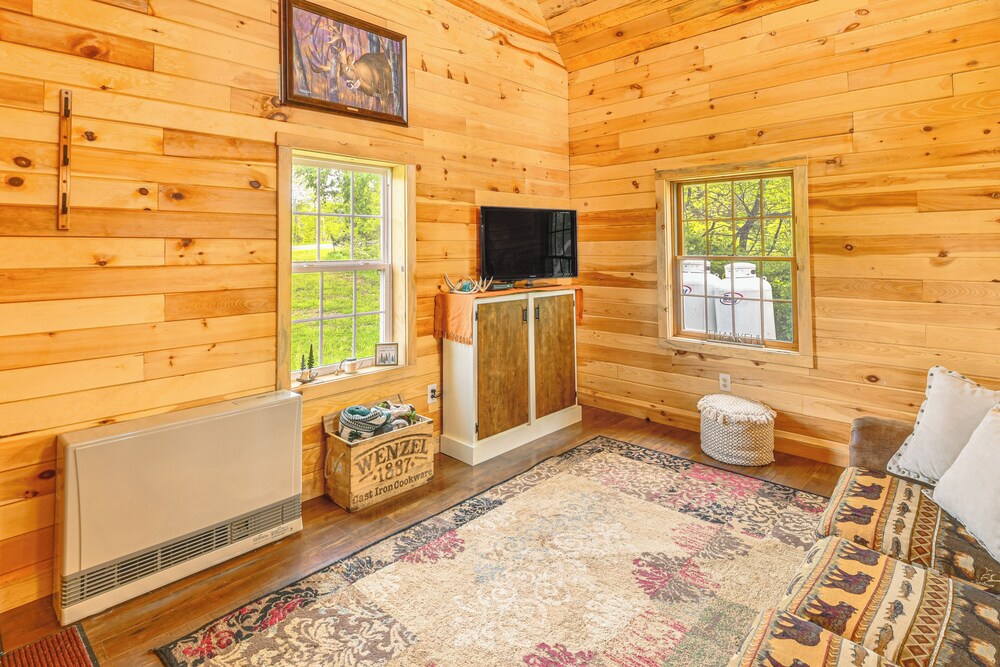 Escape to Nature: Secluded Mcdonough Cabin!