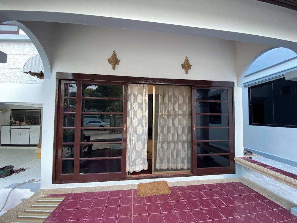 Beautiful 2 Story Newly Renovated Bungalow House
