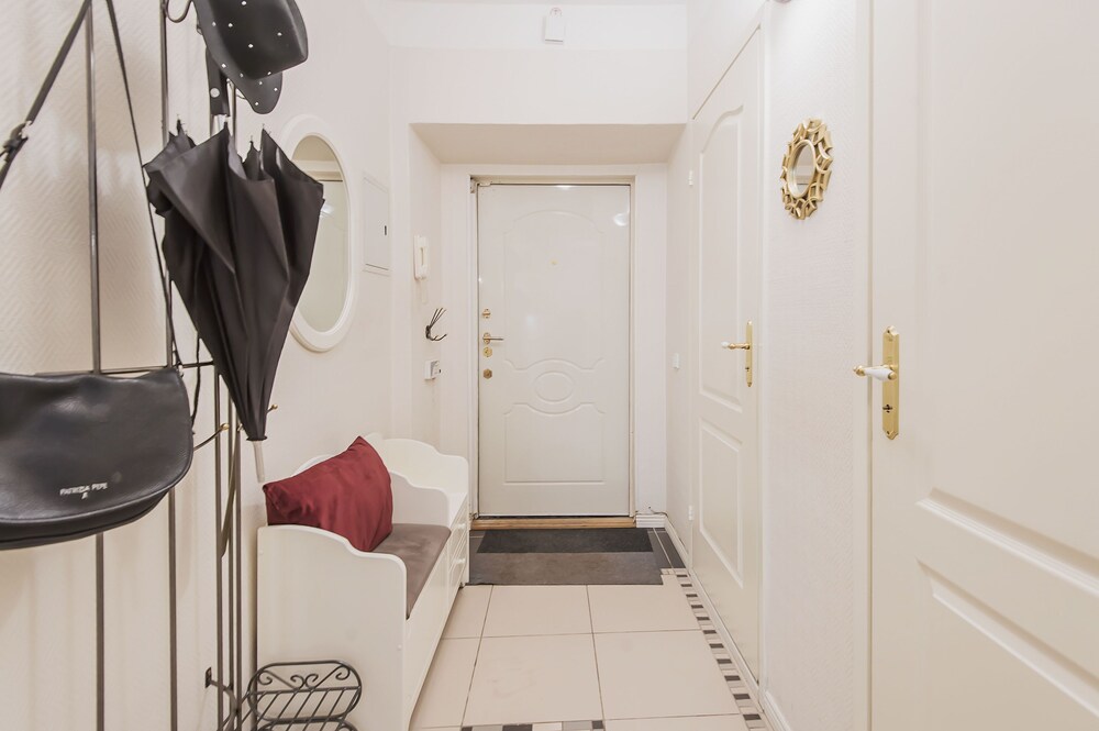 GM Apartment Staropimenovskiy 16