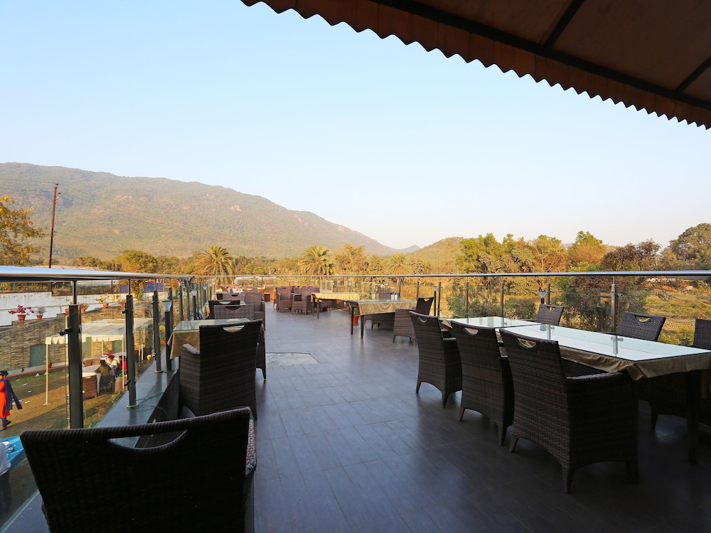 OYO 6315 Golden Leaf Resort