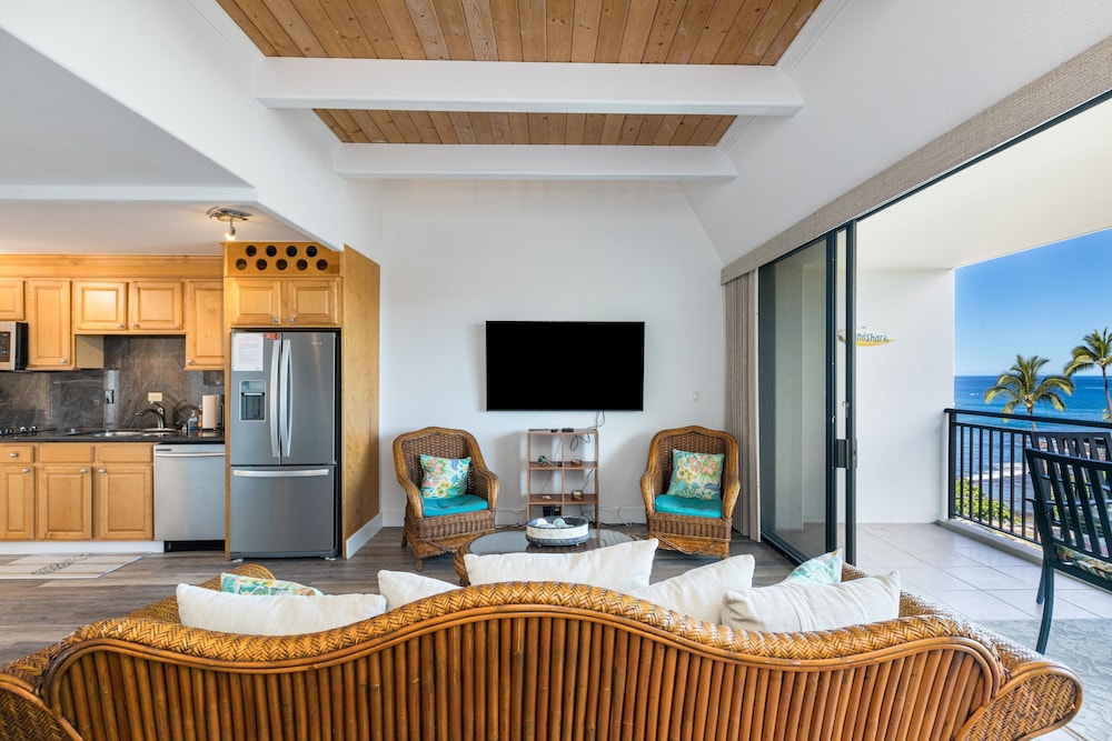 Kona Alii Penthouse 710 2 Bedroom Condo