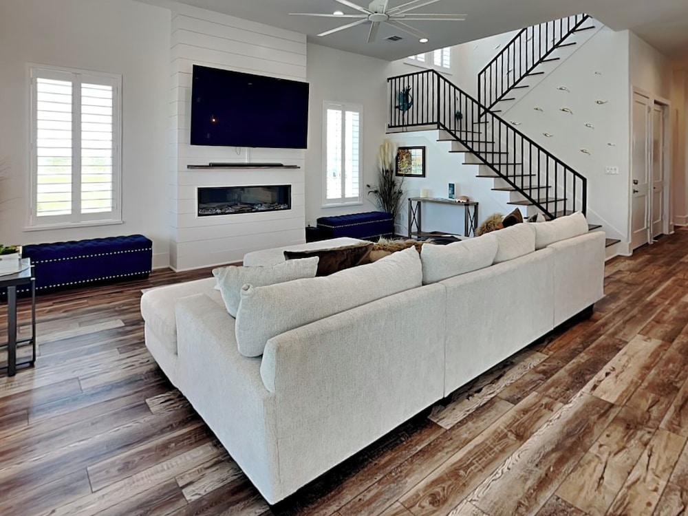Seabreezy Lane by Ryson Vacation Rentals