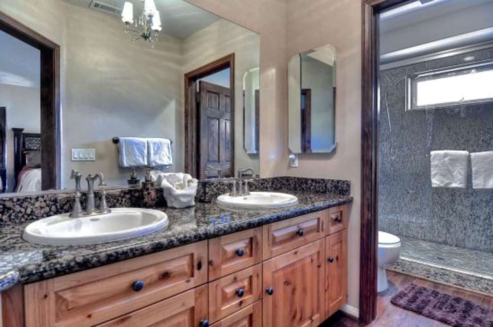 Boulder Bay Lodge by Avantstay Boulder Bay Home w Hot Tub Large Patio Game Room