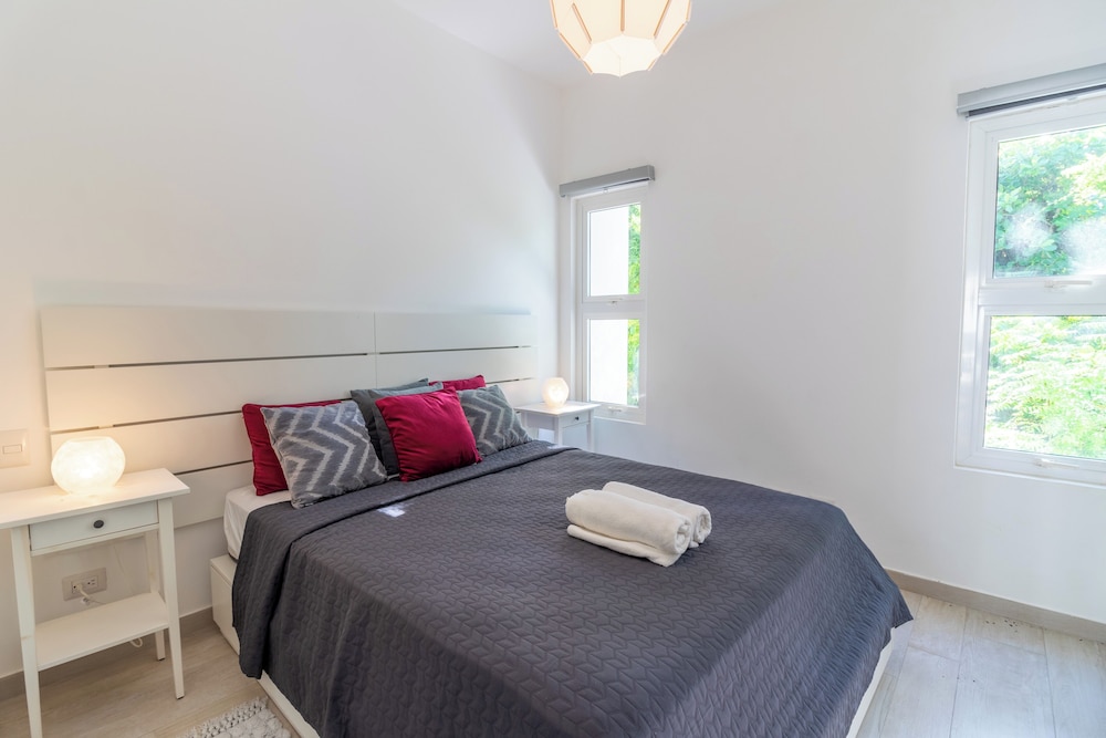 Modern 2BR Apartment - Paseo del Mar