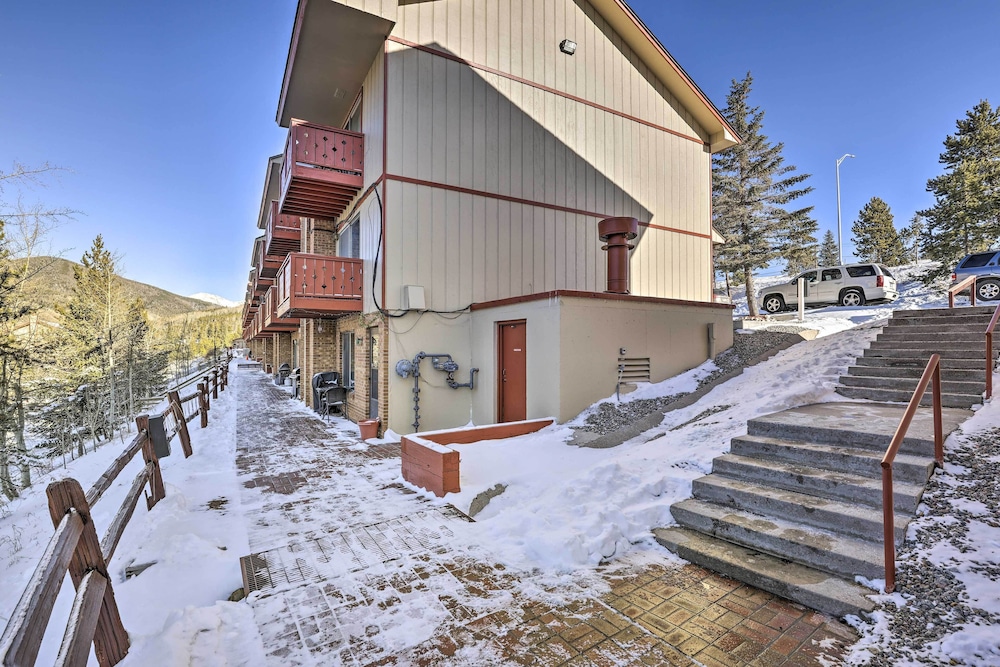 7 Mi to Keystone: Mtn-view Abode w/ Deck! view 4
