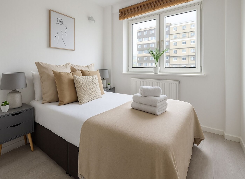 Elegant 2 Bedroom Apartment in Battersea