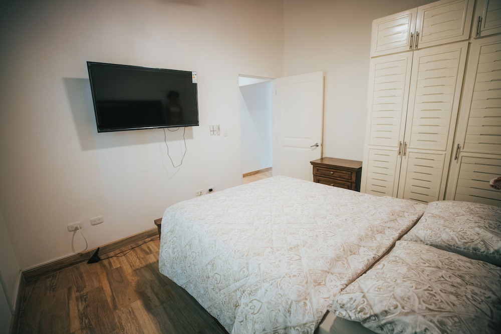 BEACH HOUSE LUXURY view 3