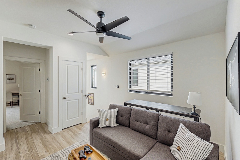 New Build, Private Pool, Near Pearl/riverwalk