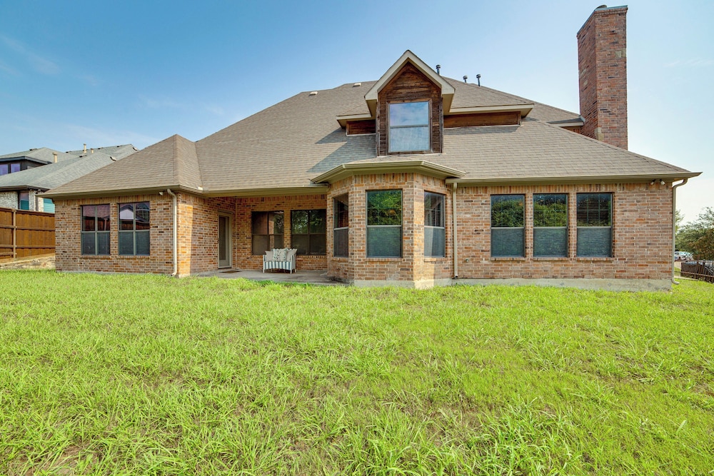 Spacious Texas Retreat w/ Community Pool