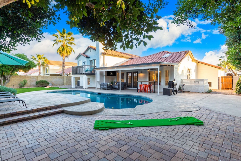 Modern Mesa Oasis Free Heated Pool Al-fresco Living