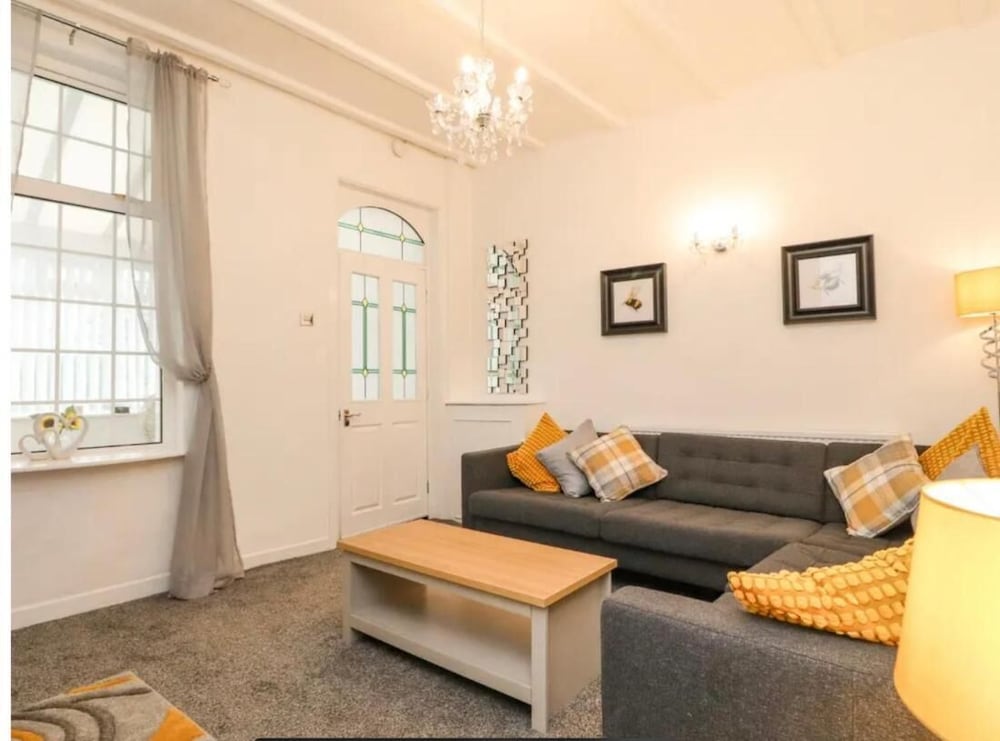 Kitty Cottage - 3 Bedroom - Warm and Welcoming - Sleeps 5 - Blackpool