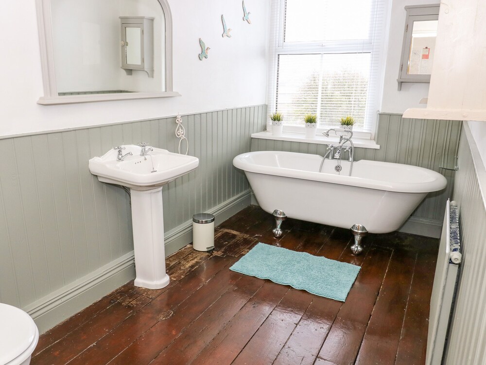 Canalside Cottage