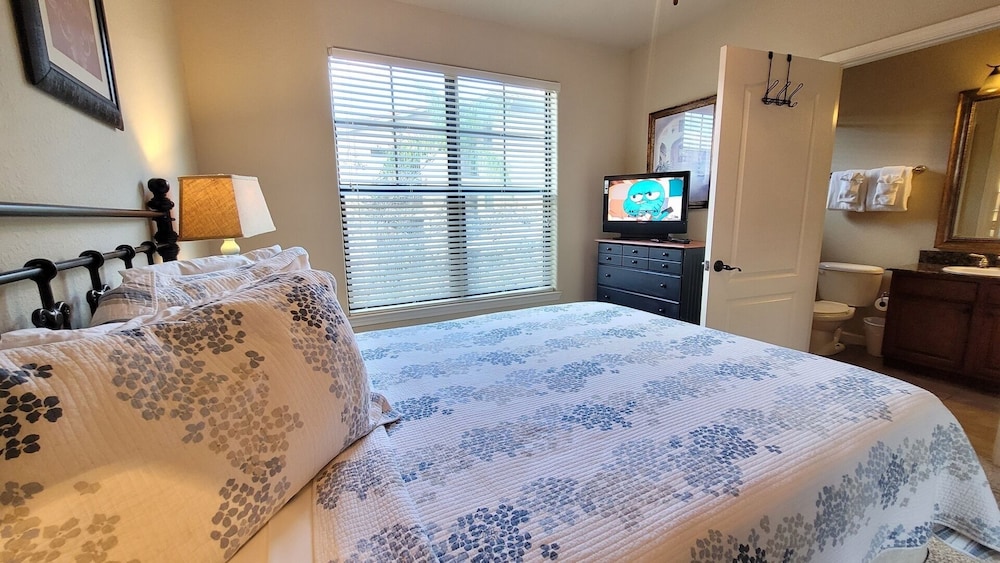 BP521CP 3 Bedroom Condo in Bella Piazza 3 Condo
