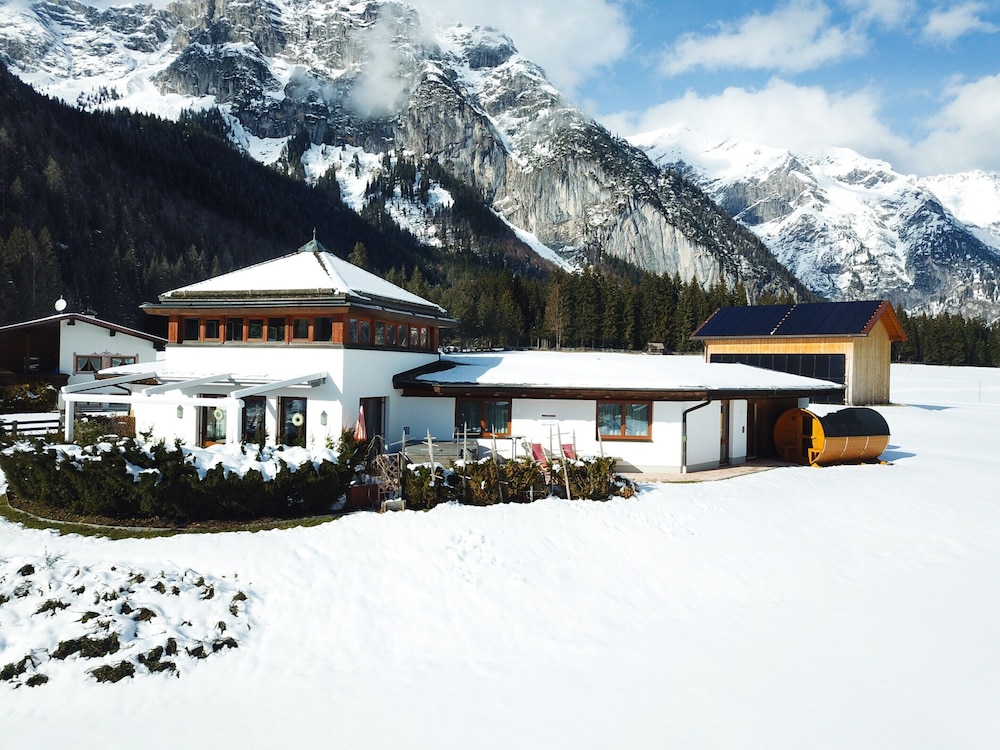 Chalet Leutasch With Ski Trail & Mountain Views