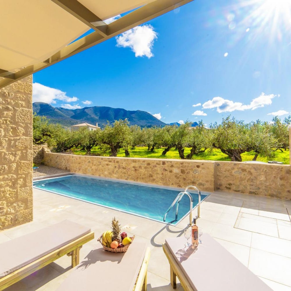 Villa Castillo Thio in Agios Nikolaos view 4