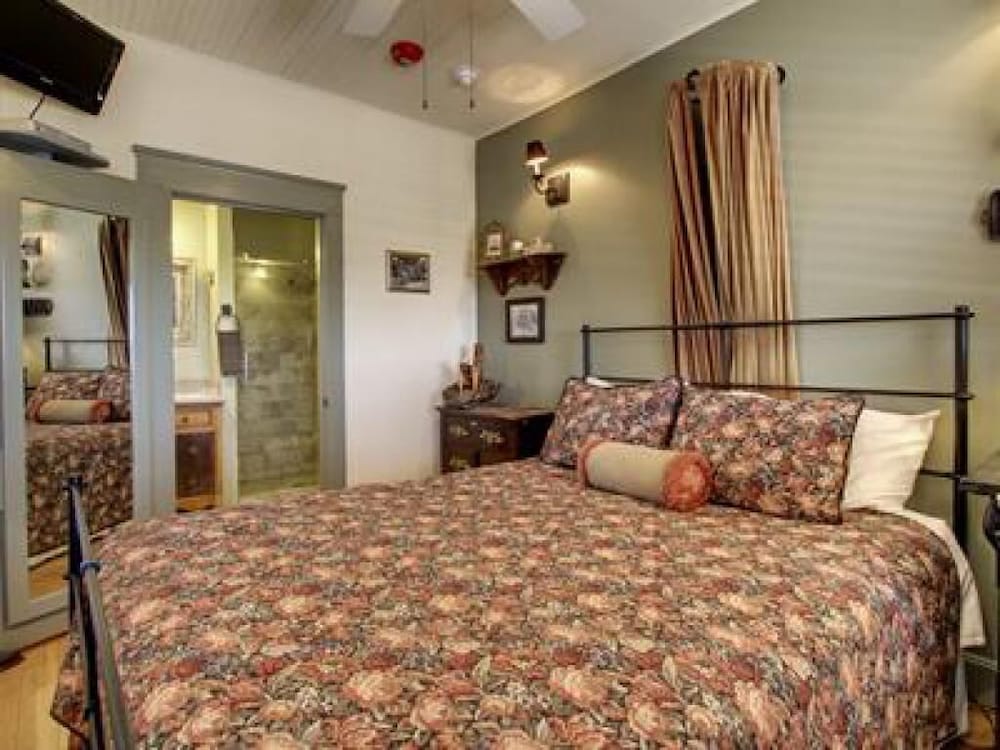 Ghost City Inn