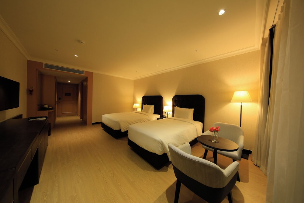 Booyoung Hotel & Resort