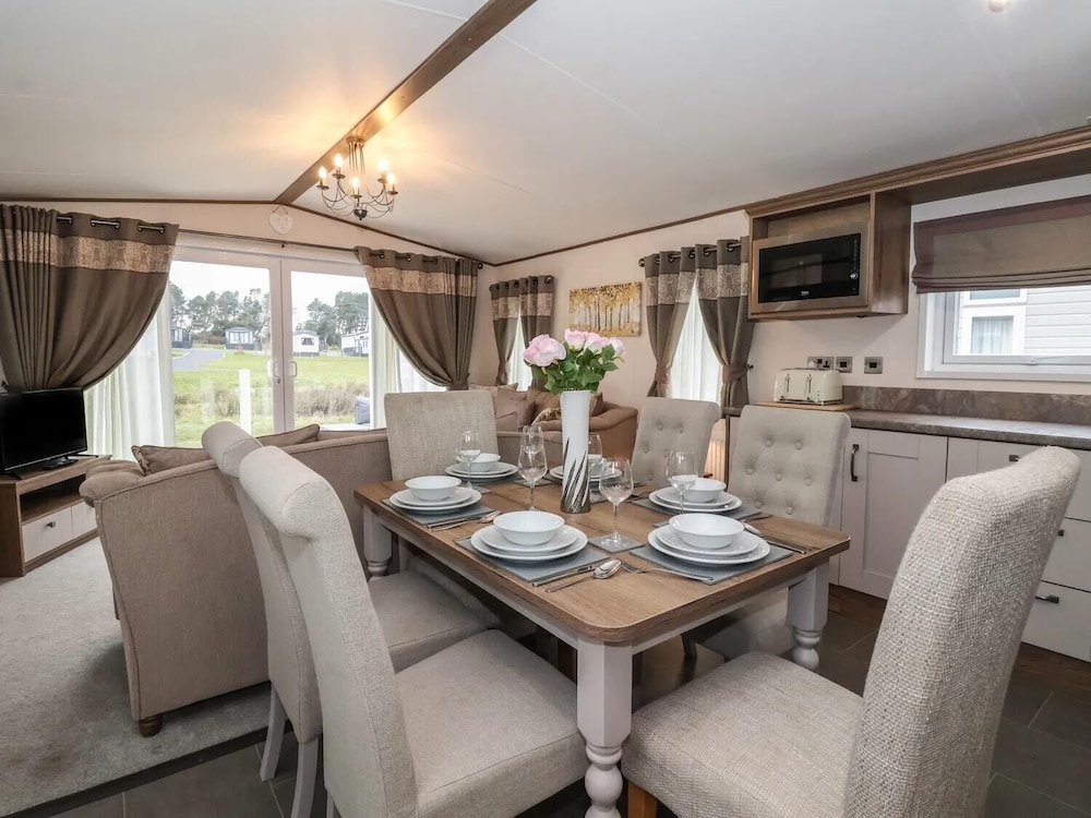 Whispering Willows 2-bed Lodge in Scarborough