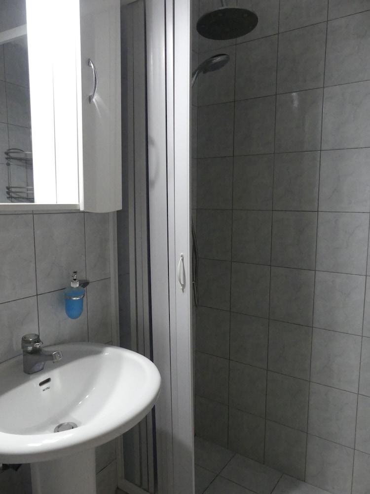 AMZ Apartments