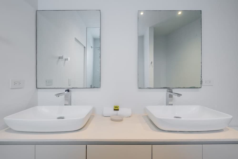 w Marvelous 2BR w Rooftop Pool In Casco Antiguo