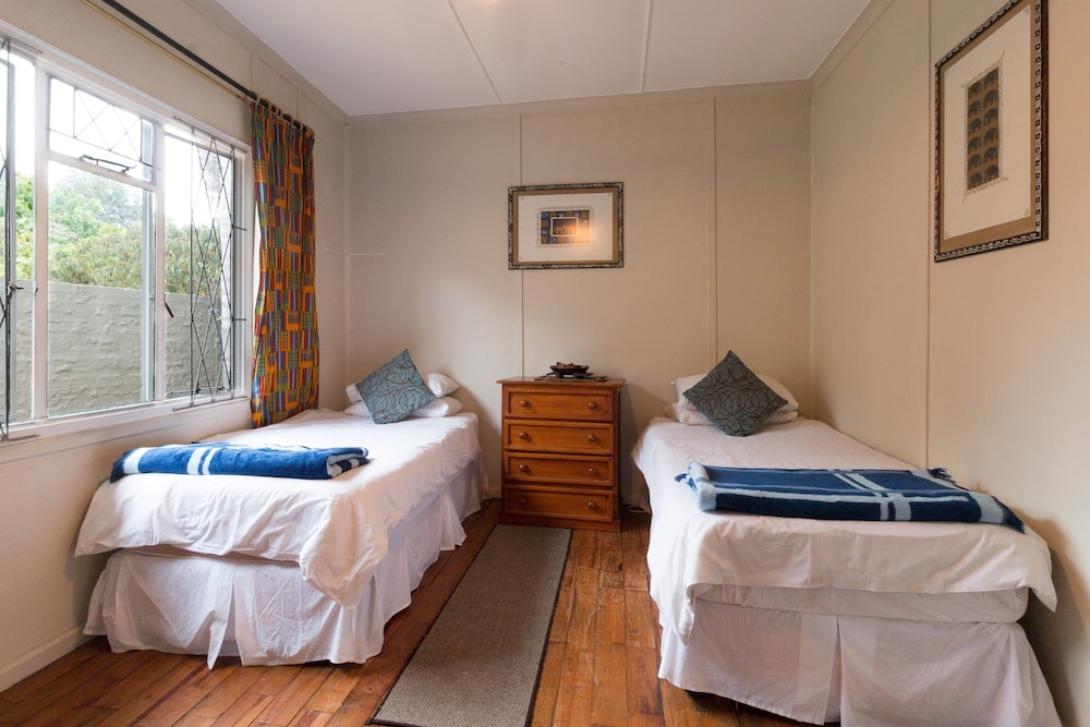 Inyathi Guest Lodge & Self Catering Chalets